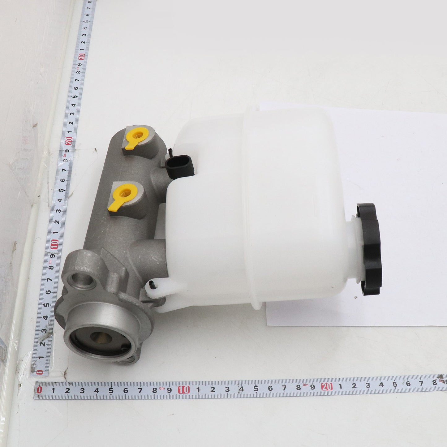 New Brake Master Cylinder Fits For Chevrolet Avalanche 1500 2500 GMC Sierra 1500