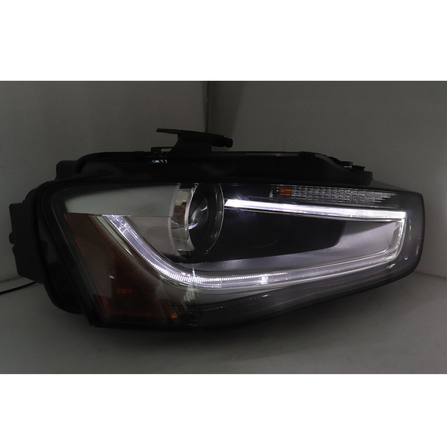 For 2013-2016 Audi A4 S4 Xenon/HID Headlight W/O AFS  8K0941044E Right Side