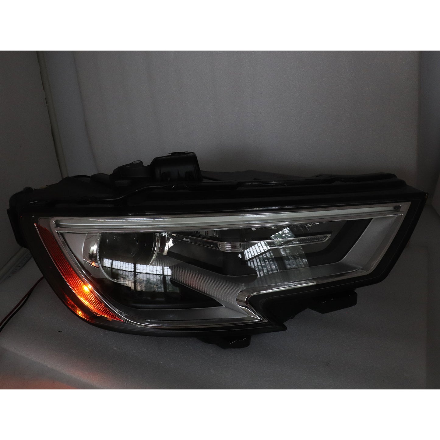 For 2017-2020 Audi A3 S3 Xenon/HID Headlight Assembly Right Side 8V0941044G