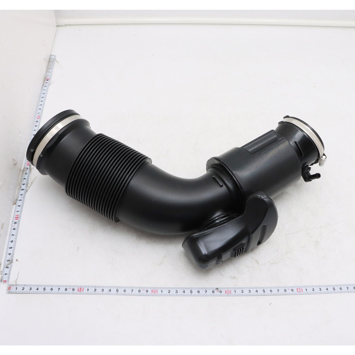 For Audi Q7 2011-2015 V6 3.0L 06E129629R 1PCS Engine Air Intake Hose Pipe Duct