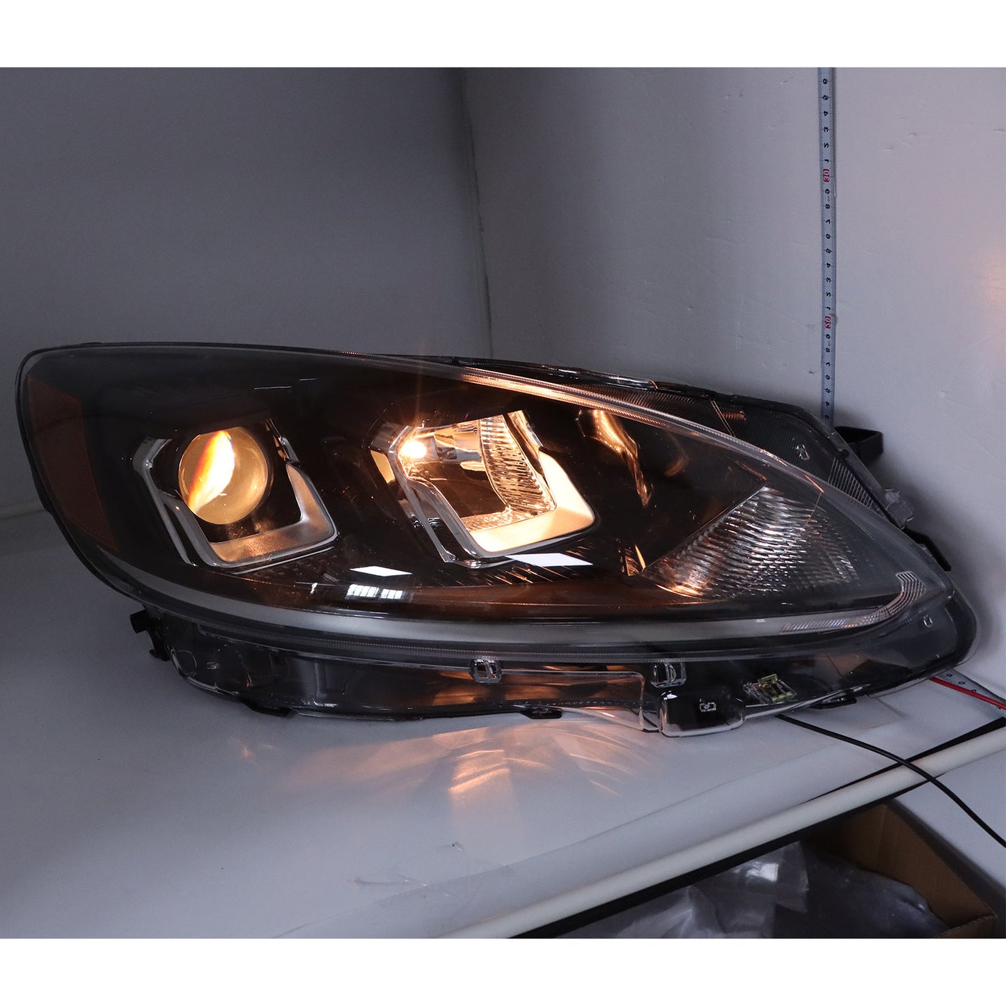 Right Passenger Halogen Headlight W/Bulb LJ6Z-13008-A For Ford Escape 2020-2022