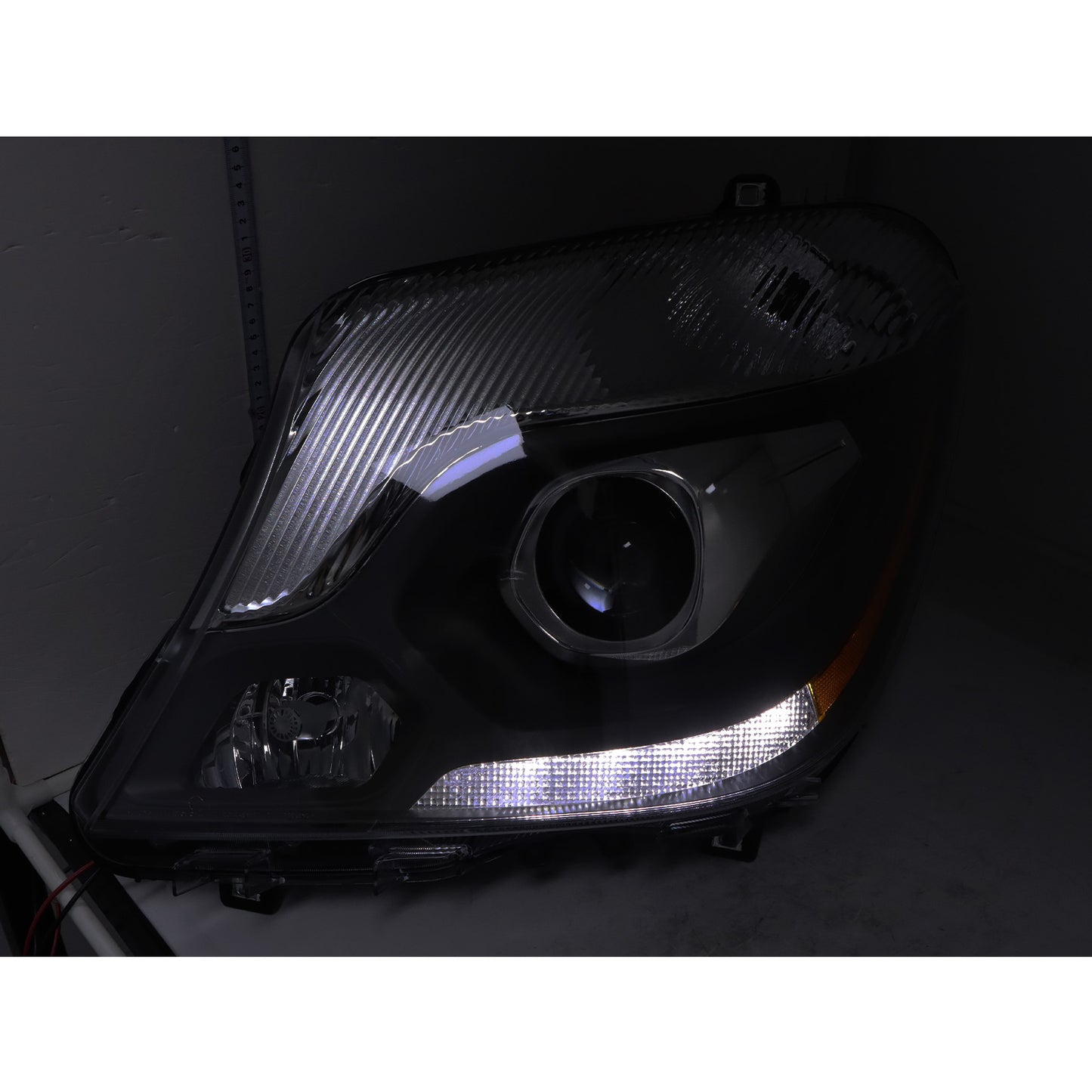 Left Side Xenon HID Headlight Assembly For Mercedes Sprinter 2500 3500 2014-2018