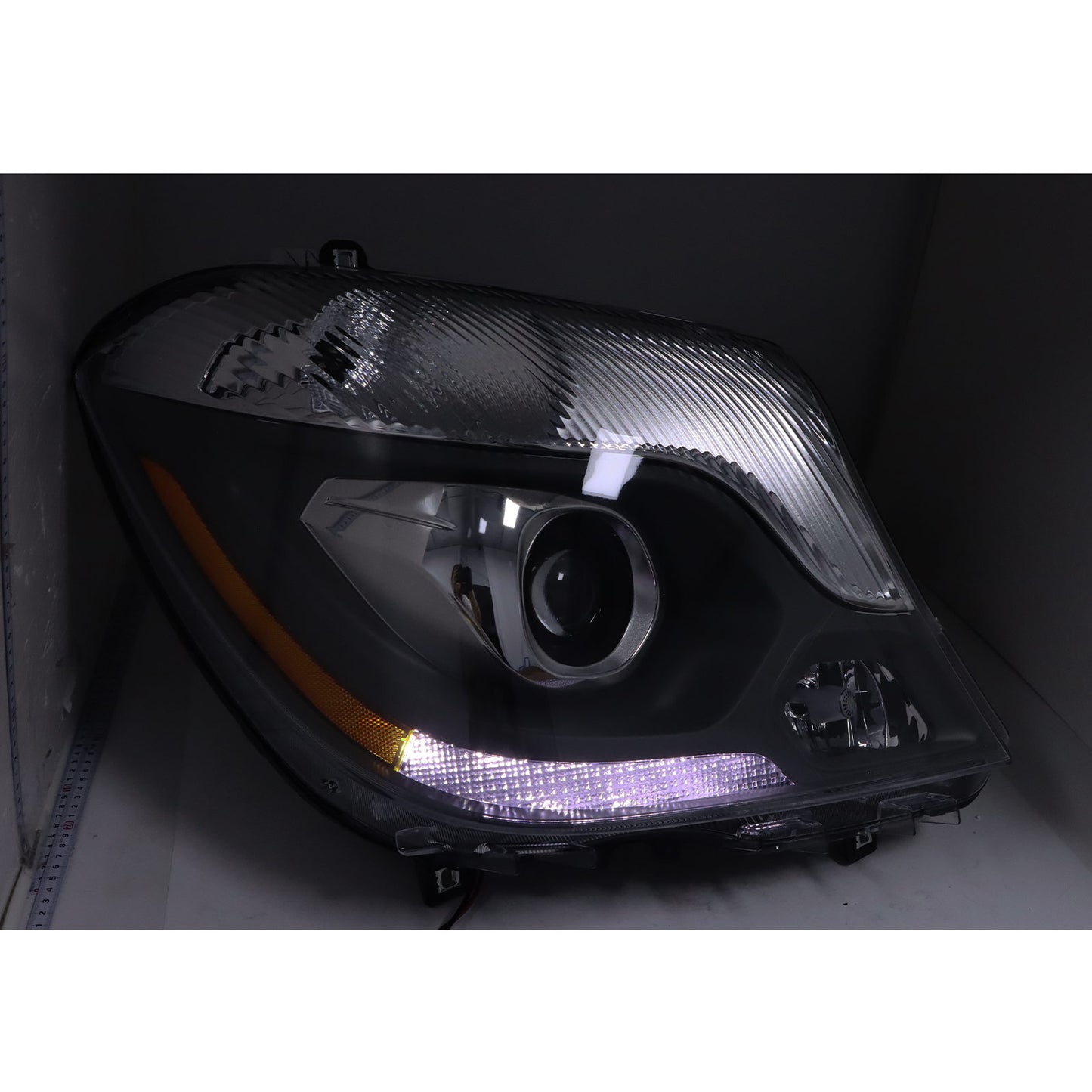 Xenon HID Headlight Right Passenger For Mercedes Sprinter 2500 3500 2014-2018