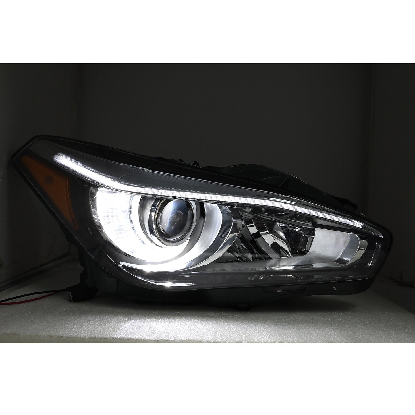 Passenger Side Headlight for 2015-2019 Infiniti Q70 Right Non AFS