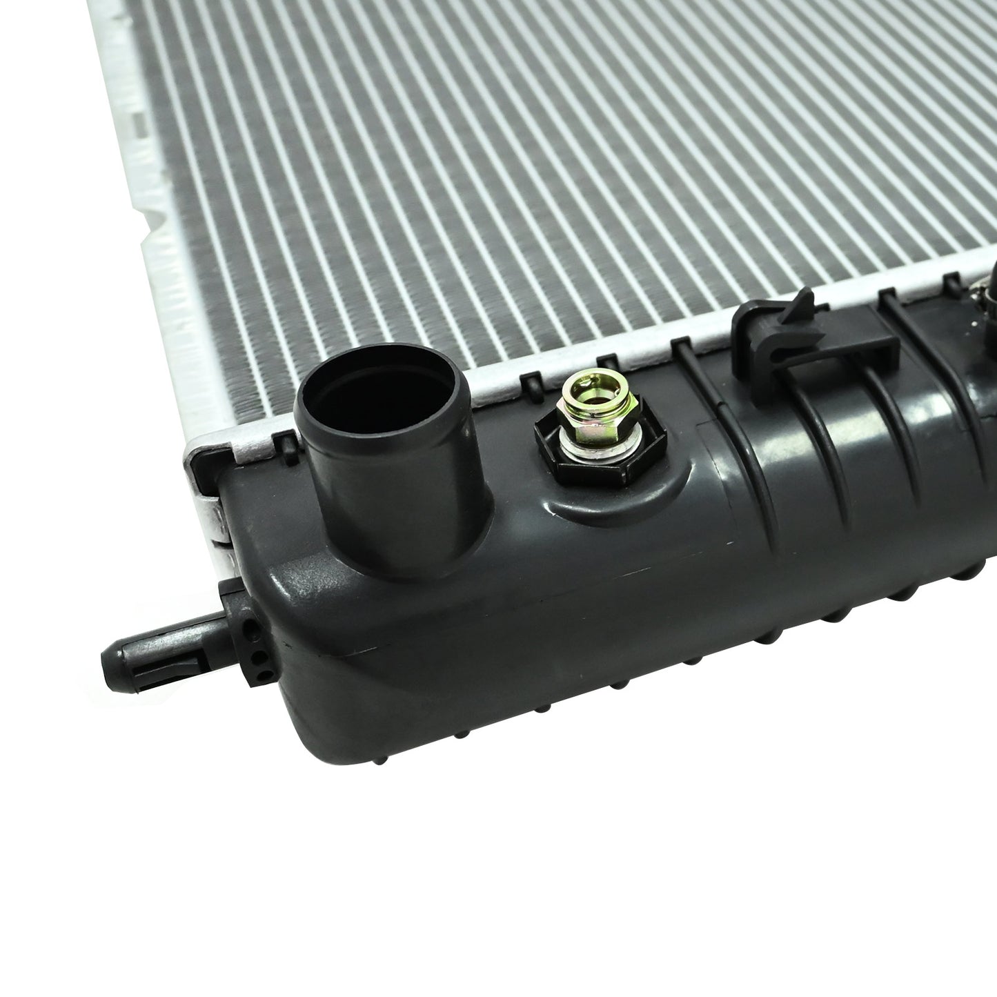 2370 Radiator For Chevy Silverado GMC Sierra Yukon H2 V6 V8 4.3L 5.3L CU2370