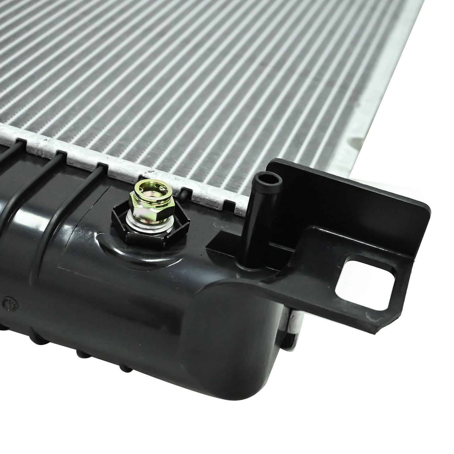 34 Inch Radiator For Chevy Suburban Tahoe Silverado GMC Sierra Yukon 1999-2014